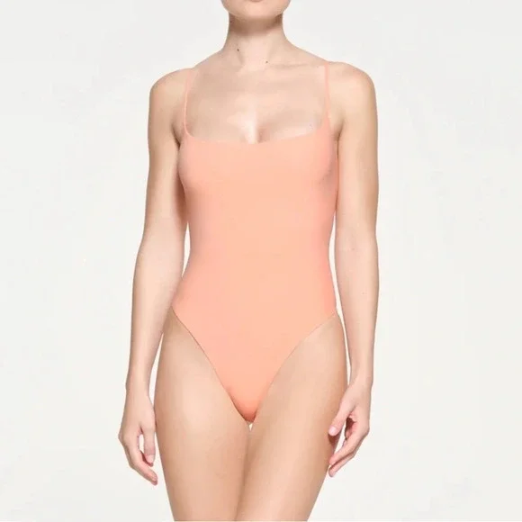 SKIMS Fits Everyone Cami Bodysuit in Faded Nectar M - Picture 2 of 7